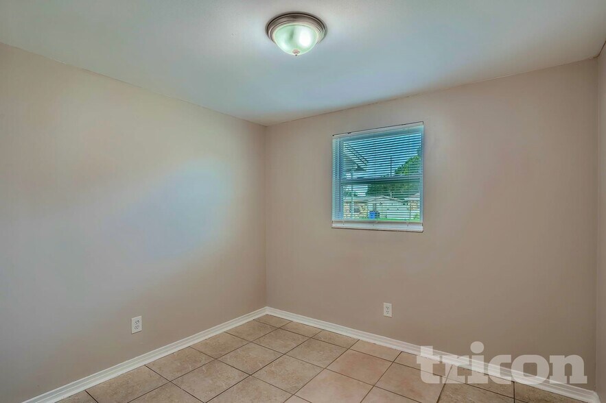 Building Photo - 5024 S 85th St