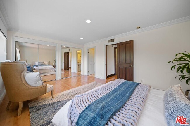 Building Photo - 24409 Voltara Ct