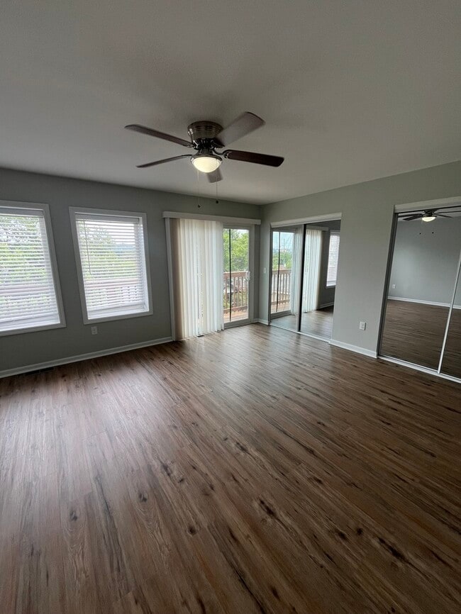 Building Photo - 3-Bedroom Townhome