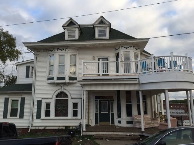 Building Photo - 1318 Laurel Ave