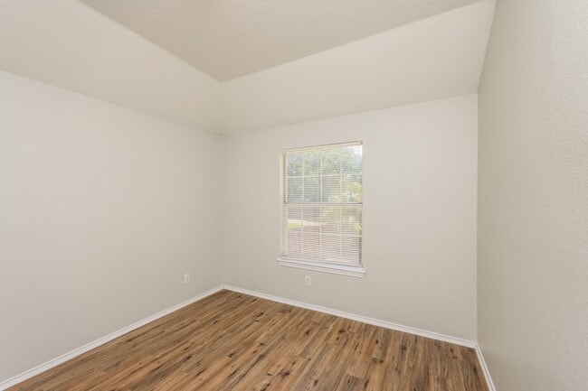 Building Photo - 5BR/2.5BA | Newly Renovated Single Family Home | Great Front and backyard | Private Pool!