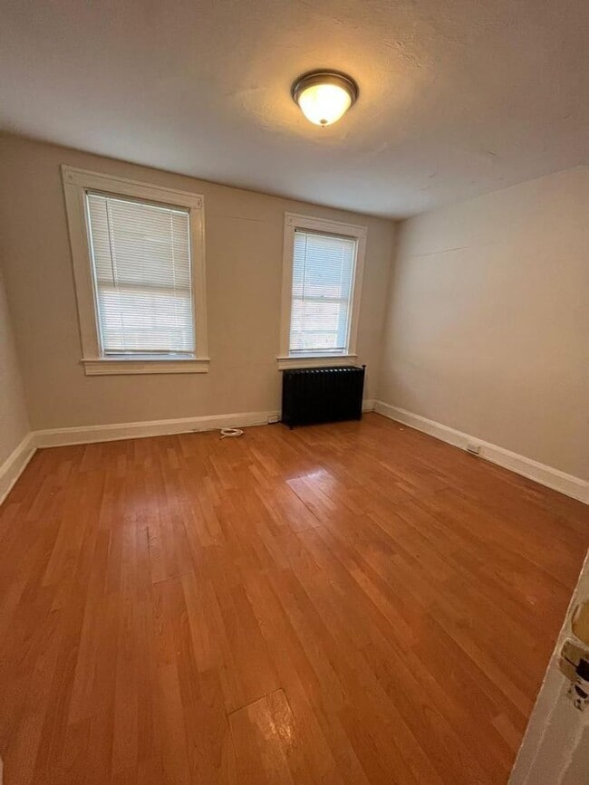 Building Photo - 913 N Belnord Ave