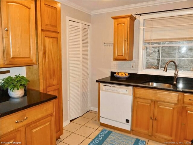 Building Photo - 12 W Rocks Rd