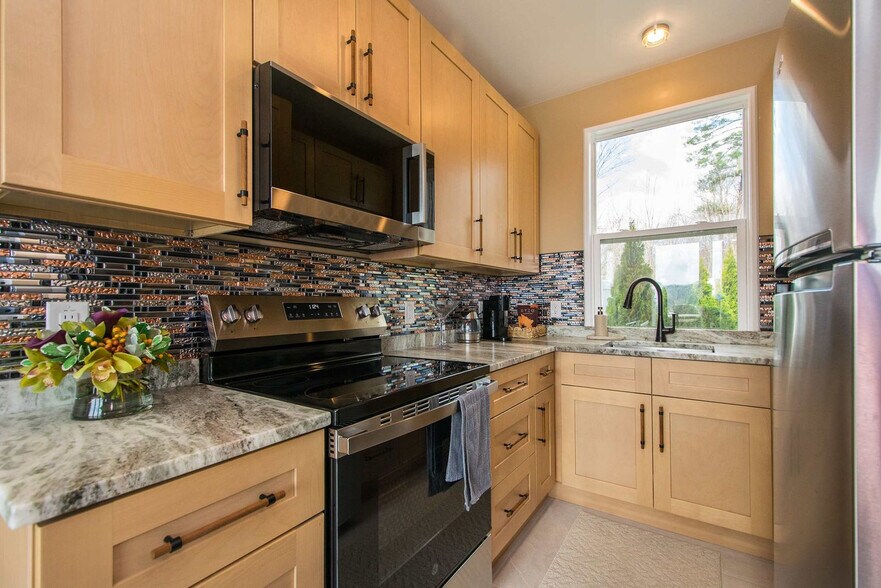 Building Photo - 1021 Hillside Ridge Rd