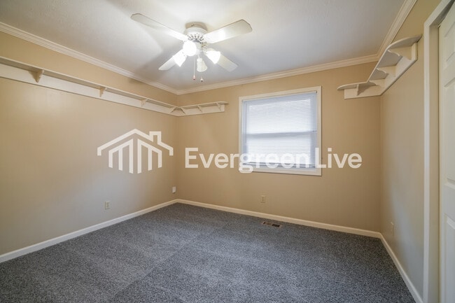 Building Photo - 6253 S Skyline Dr