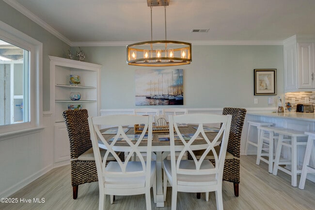 Building Photo - 3946 Island Dr