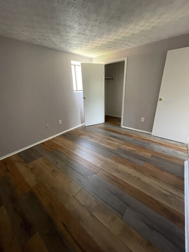 Building Photo - King Arthur Ct