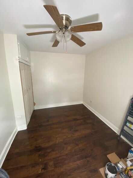 Room - 129 W 3rd Ave