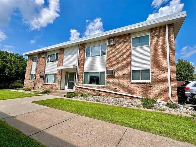 Building Photo - 553 Lemon St N