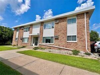 Building Photo - 553 Lemon St N