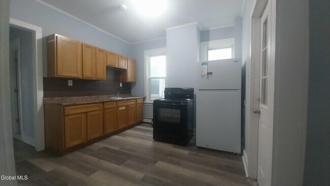 Building Photo - 335 3rd St