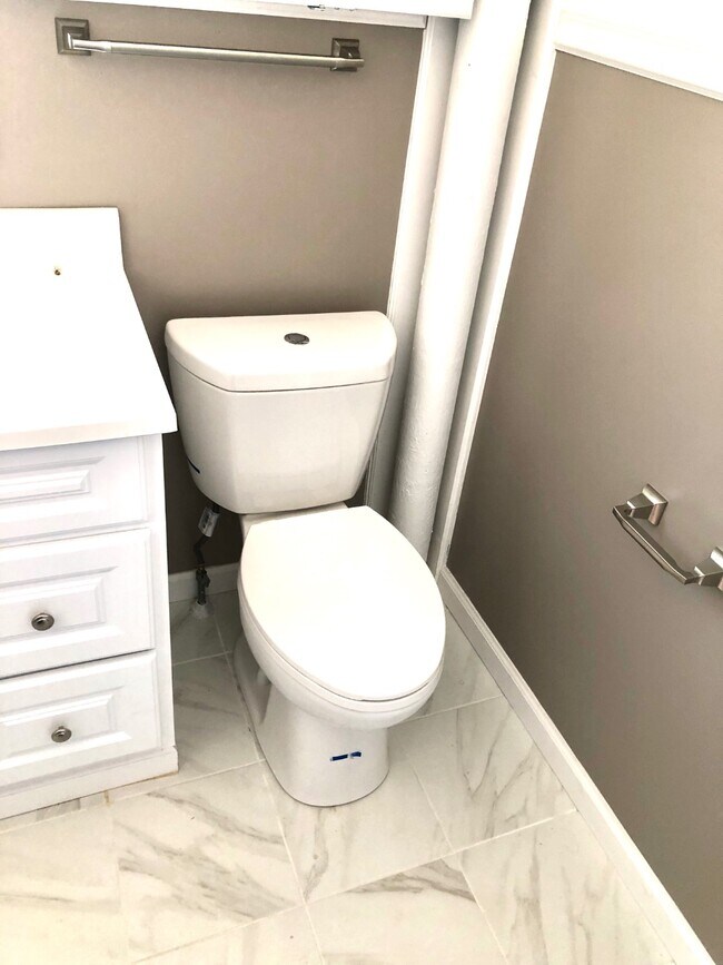 Building Photo - 47 Parkin St