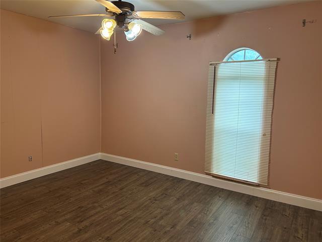 Building Photo - 517 N Holiday Dr