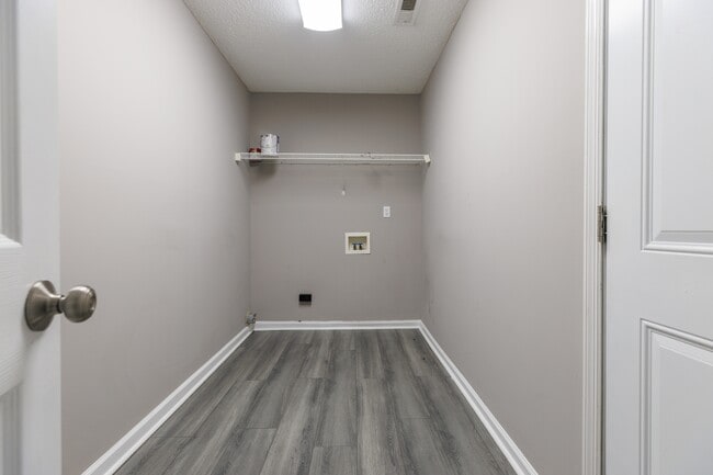 Building Photo - 323 Willow Oak Dr