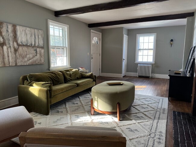 Building Photo - 15 W Parish Rd