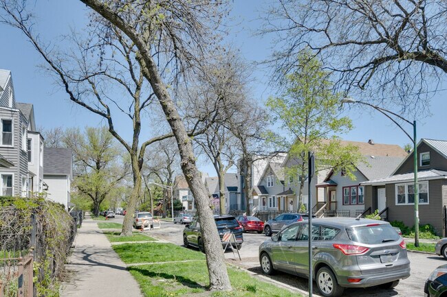 Building Photo - 1810 N Albany Ave