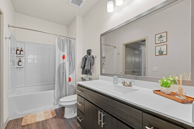 Building Photo - 711 W Broadway Rd