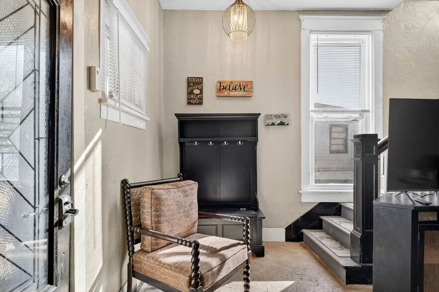 Building Photo - 1821 6th Ave