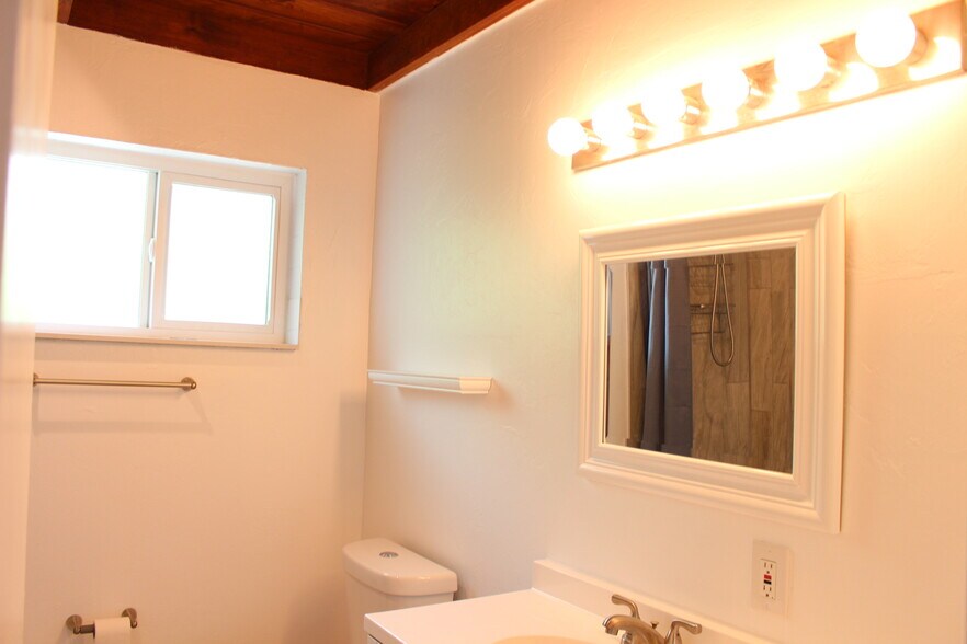 Building Photo - 1215 N Atlantic Ave