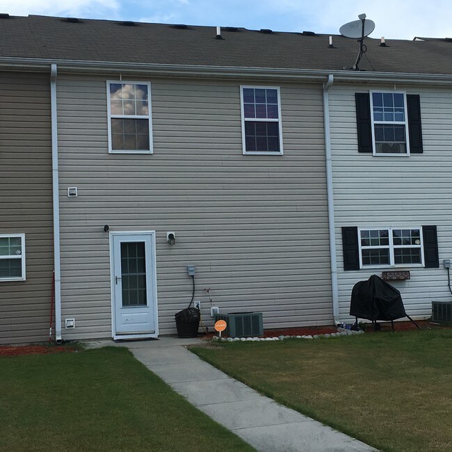 Building Photo - 8235 Oakley Cir