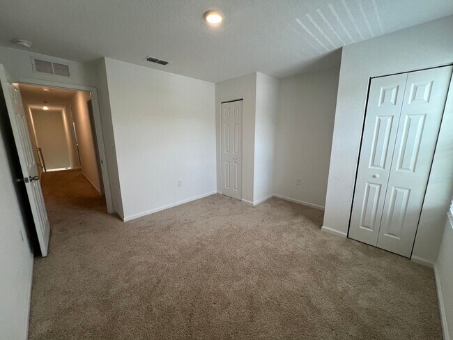 Building Photo - Move In Ready Rental