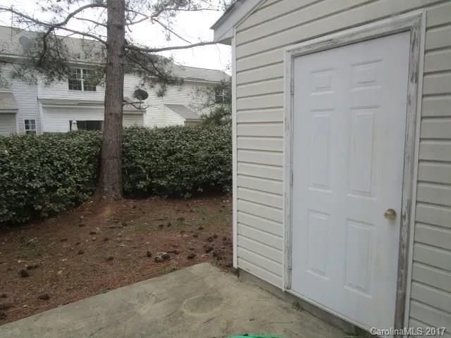 Building Photo - Room in Townhome on Petrea Ln