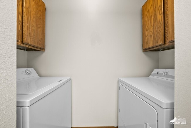 Building Photo - 7242 Foxridge Cir
