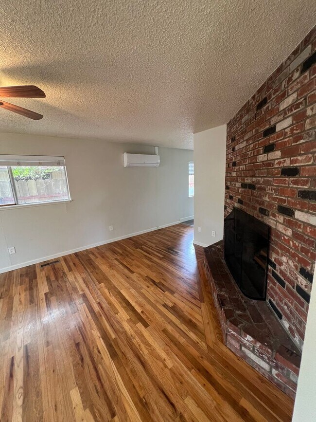 Building Photo - Durham 3 bedroom 2 bath Home, MOVE IN SPEC...