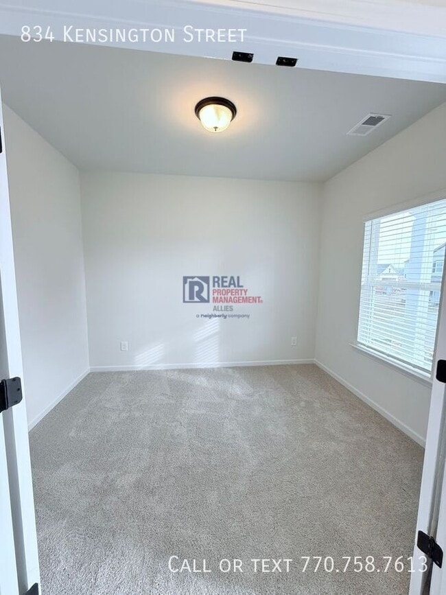 Building Photo - 834 Kensington St