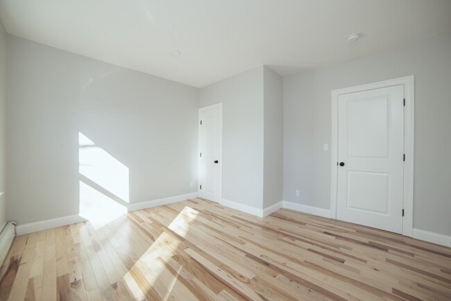 Building Photo - 10 Duffley Ct