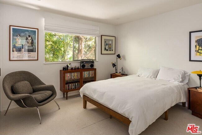 Building Photo - 4965 Calvin Ave