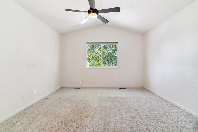 Building Photo - Spacious 3 Bed, 2.5 Bath Home In Sterling ...