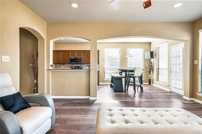 Building Photo - 3418 Castleton Dr