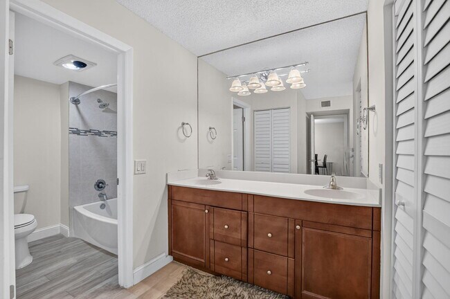 Building Photo - 21211 Lago Cir