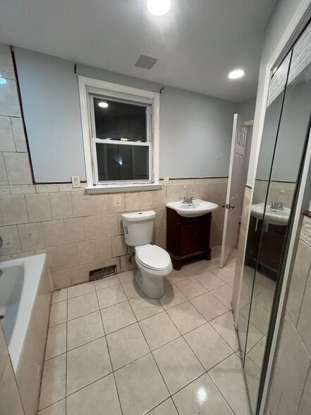 Building Photo - 451 Alden St