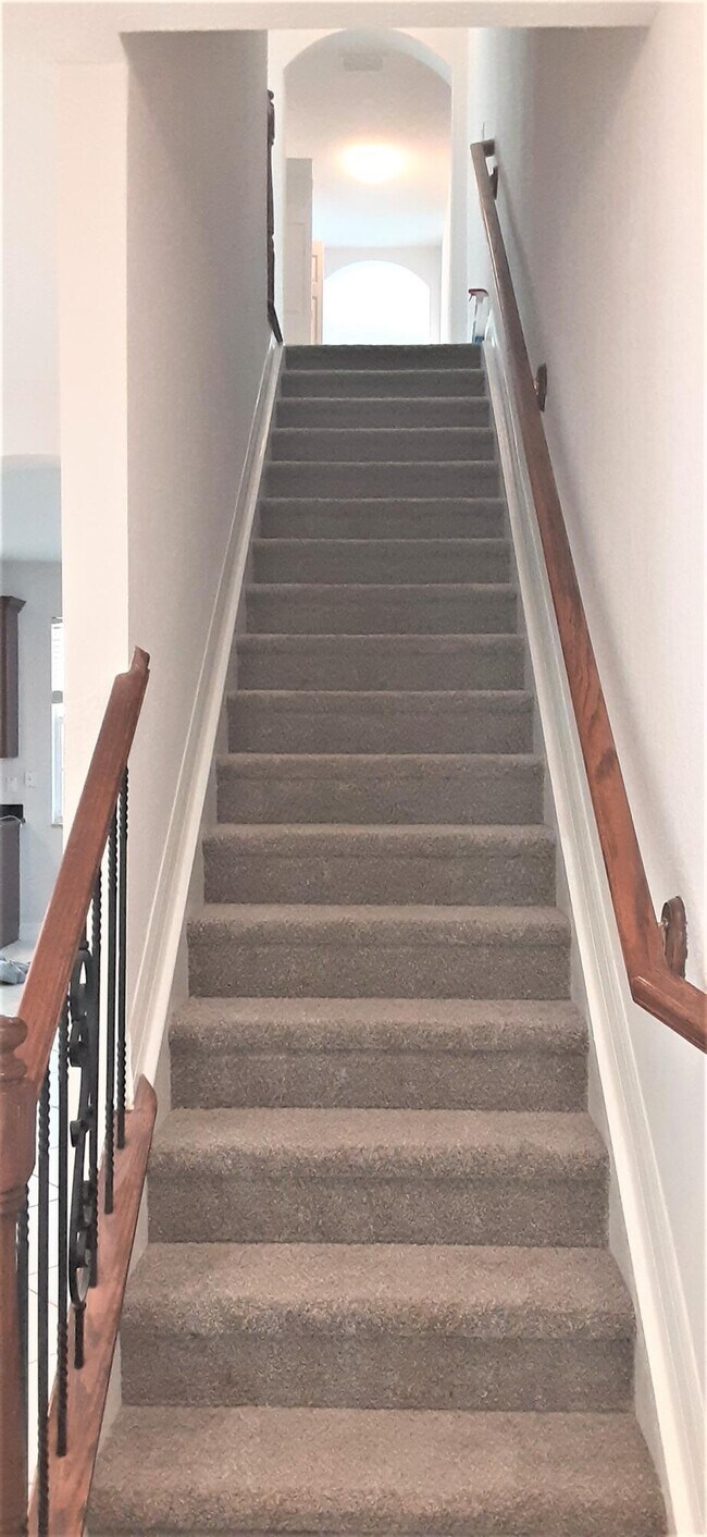 Building Photo - 909 NW 18th Ave