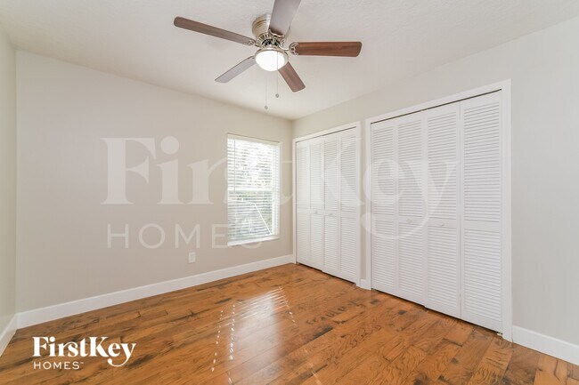 Building Photo - 3600 Molona Dr
