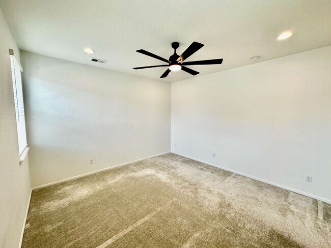 Building Photo - "Charming 4-Bedroom Castle Rock Home with Spacious Living!"
