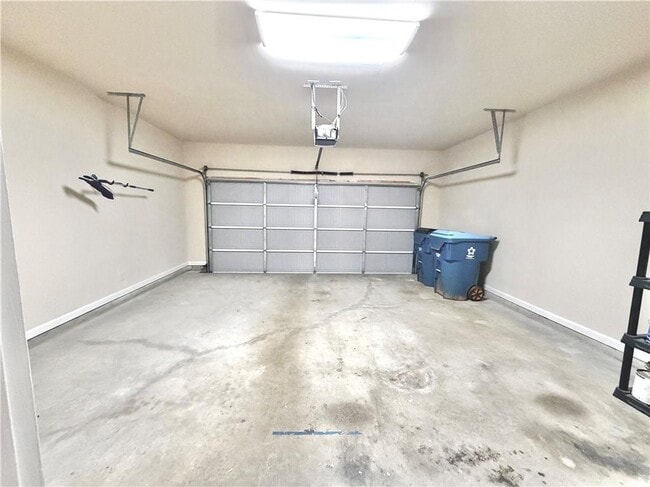 Building Photo - 6215 Crested Moss Dr