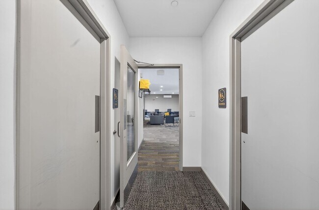 Building Photo - 400 Herron Dr