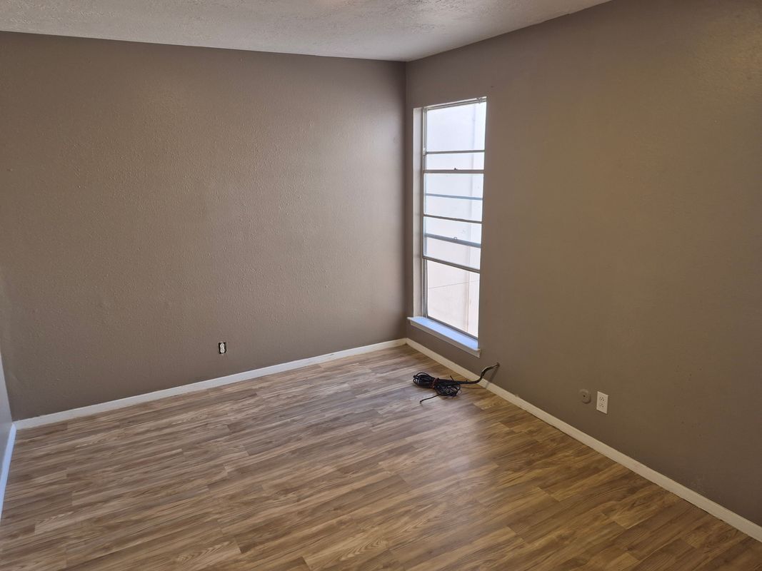 Building Photo - 4601 Carlisle Blvd NE