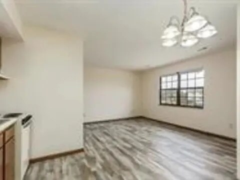 Building Photo - 573 Irving Wick Dr E