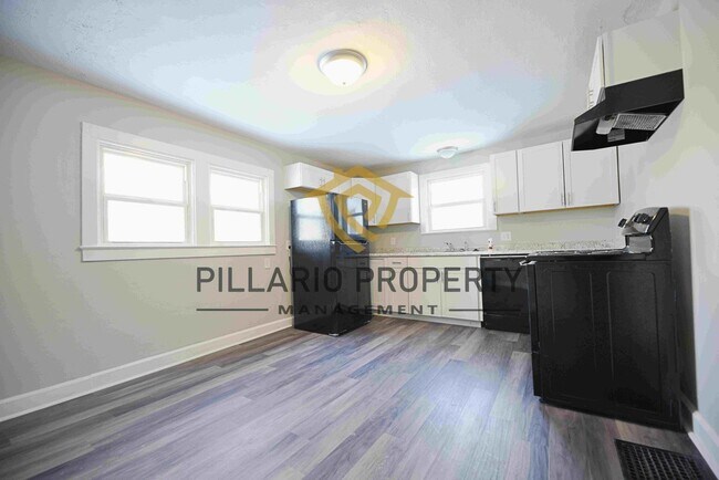 Building Photo - Close to Marion University, 3 Bedroom, 1.5...