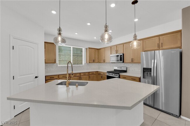 Building Photo - 8035 Skye Foxx St