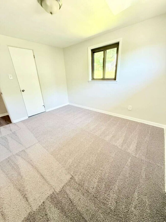 Building Photo - Fabulous 3 bed 1 bath House in Penn Hills