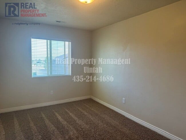 Building Photo - 3 bed 2.5 bath townhome in Fox Run