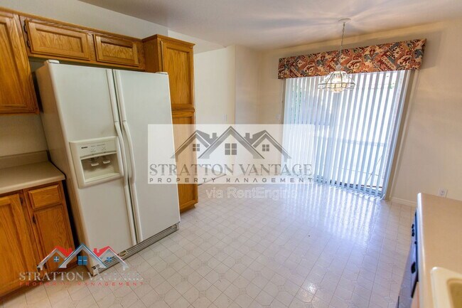 Building Photo - 10864 E Lindner Ave