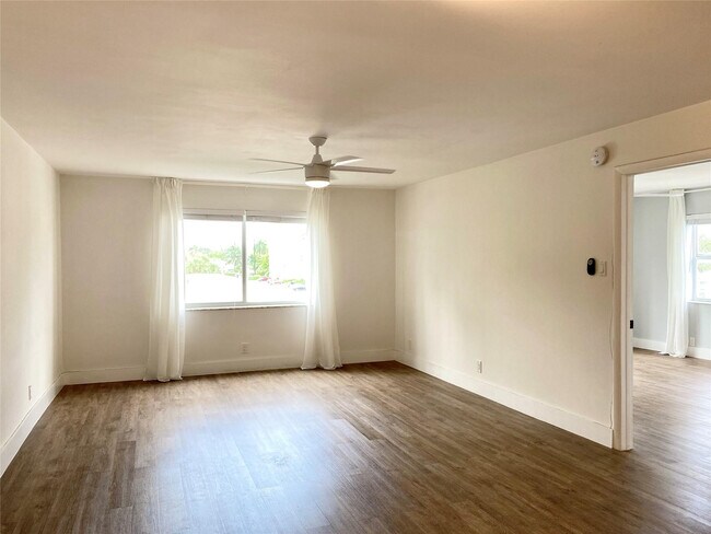 Building Photo - 619 Orton Ave