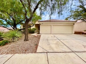Building Photo - Single Story 3 Bedroom Home with bonus room!!
