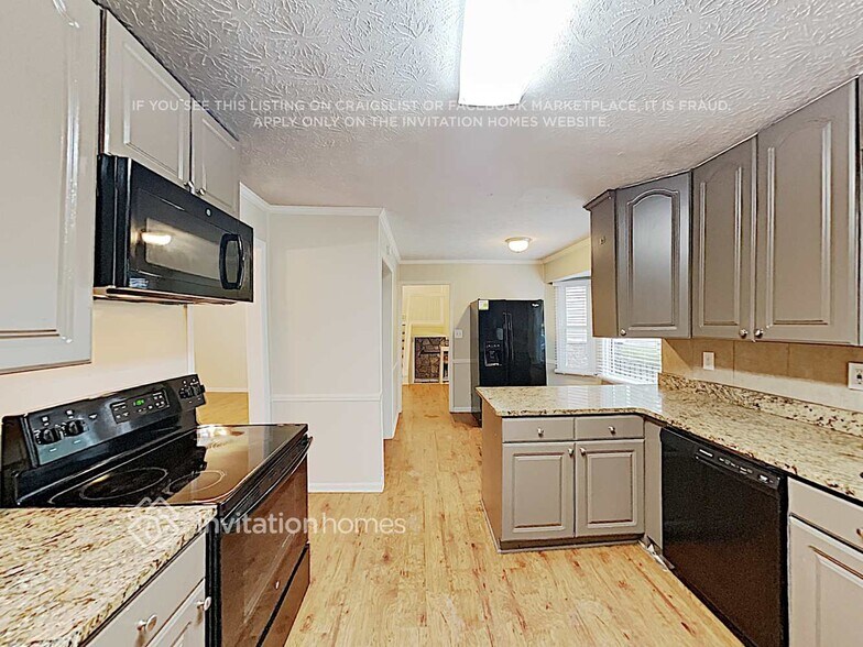 Building Photo - 2354 Shadowood Dr SW